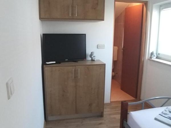 Guesthouse Villa Jurišić : photo 4 de la chambre chambre simple avec salle de bains