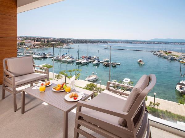 Luxury Hotel Riva : photo 3 de la chambre chambre double ou lits jumeaux de luxe avec balcon et vue sur la mer 