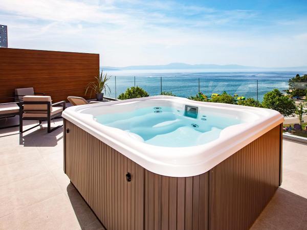 Luxury Hotel Riva : photo 3 de la chambre suite de luxe avec balcon et vue sur la mer