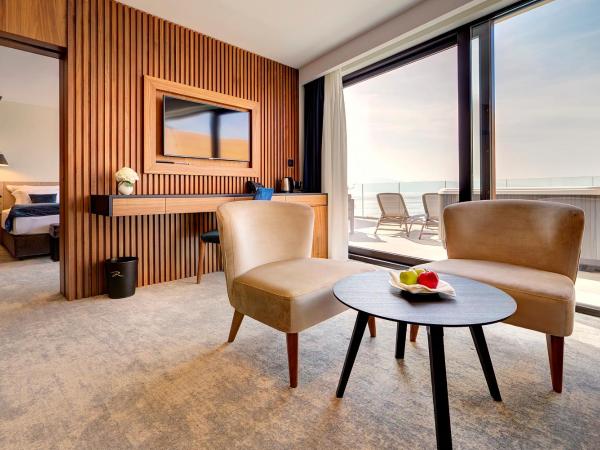Luxury Hotel Riva : photo 2 de la chambre suite de luxe avec balcon et vue sur la mer