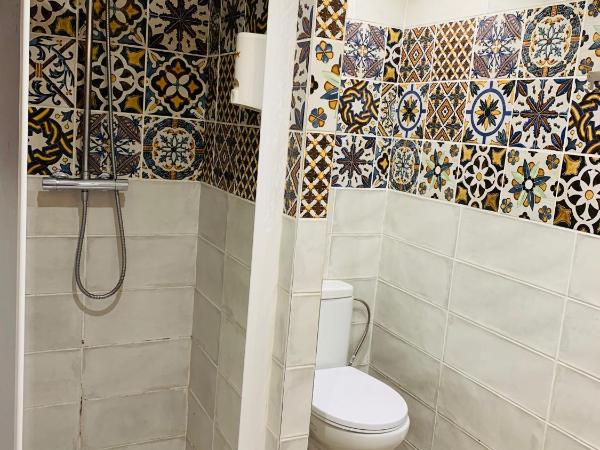 Pensión Aduar : photo 2 de la chambre chambre lits jumeaux avec salle de bains privative