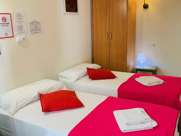 Pensión Aduar : photo 6 de la chambre chambre lits jumeaux avec salle de bains privative
