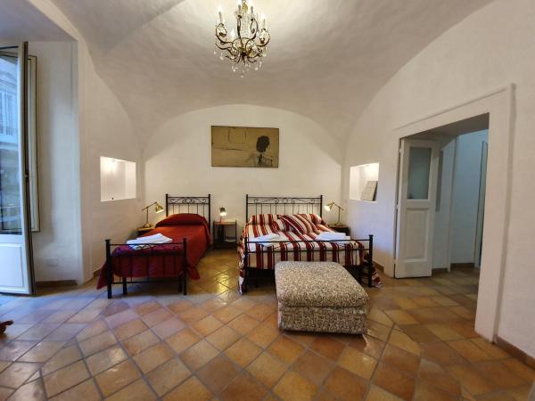 The Spanish Palace Rooms, Suites Apartments & Terraces : photo 7 de la chambre chambre familiale avec 2 salles de bains