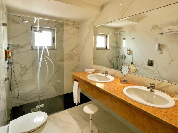 Alisios : photo 6 de la chambre suite de luxe - vue sur mer (4 adultes)