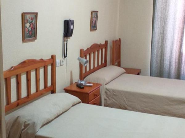 Hostal Río Paraná : photo 2 de la chambre chambre double ou lits jumeaux