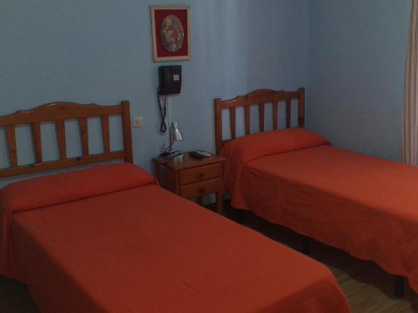 Hostal Río Paraná : photo 4 de la chambre chambre double ou lits jumeaux