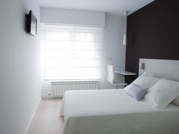 Pension Ondarra Autocheck-In : photo 2 de la chambre chambre double - pas de service de ménage quotidien