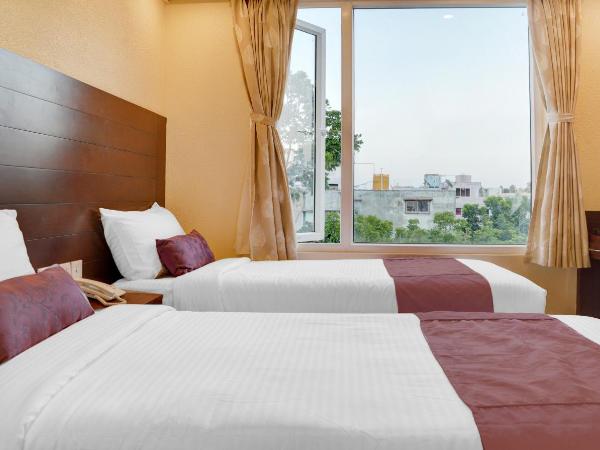 Treebo Premium The Crystal : photo 1 de la chambre [sanitized] standard twin room