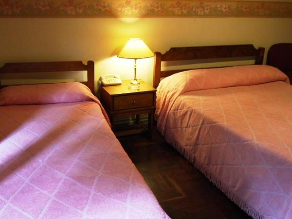 Hotel Gran Sarmiento : photo 2 de la chambre chambre triple