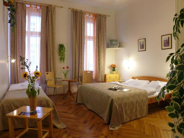 Pension Prague City : photo 5 de la chambre chambre double ou lits jumeaux