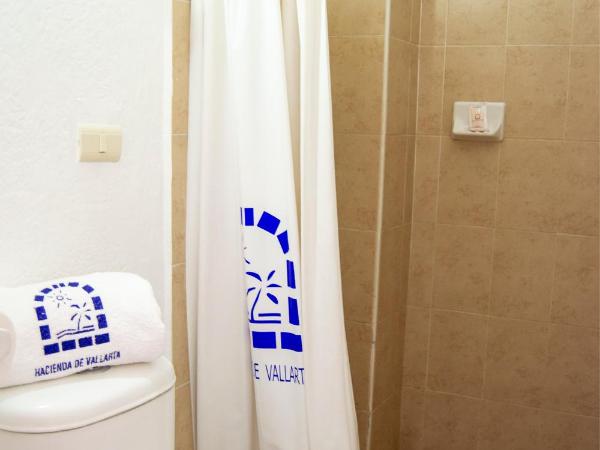 Hotel Hacienda de Vallarta Centro : photo 3 de la chambre chambre triple avec climatisation