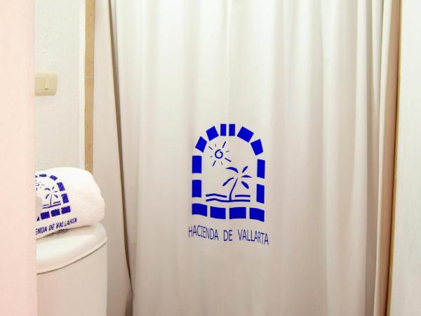 Hotel Hacienda de Vallarta Centro : photo 4 de la chambre chambre triple avec climatisation