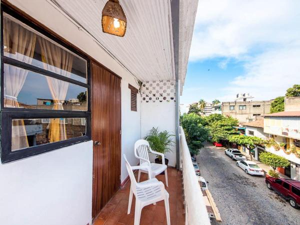 Hotel Hacienda de Vallarta Centro : photo 5 de la chambre chambre triple avec climatisation