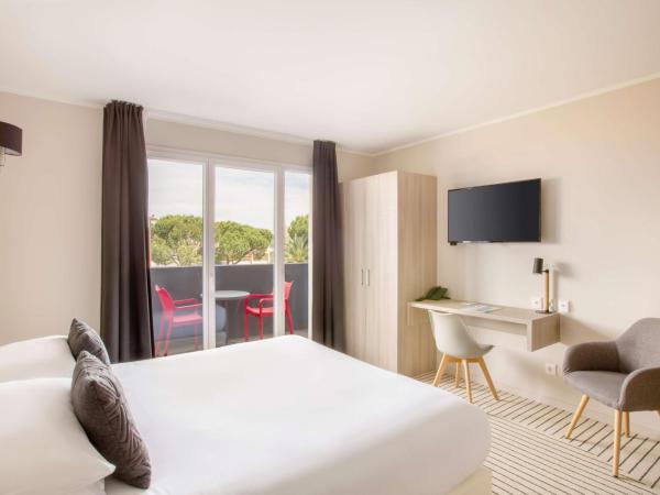 Best Western Plus Antibes Riviera : photo 1 de la chambre deluxe king room with balcony and sea view - non-smoking