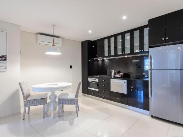 Bay Royal Apartments : photo 4 de la chambre deluxe one-bedroom beachfront apartment - ground floor (apt 4)