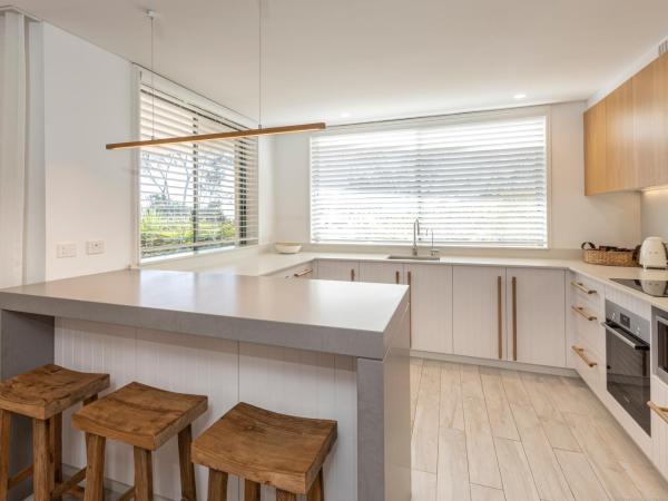 Bay Royal Apartments : photo 5 de la chambre premium three-bedroom beachfront apartment - ground floor (apt 2)