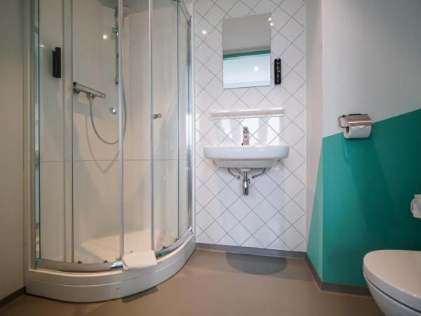 Via Amsterdam : photo 9 de la chambre chambre quadruple avec salle de bains privative