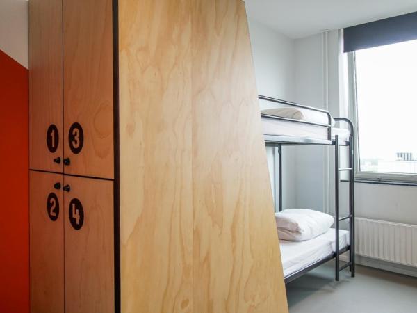 Via Amsterdam : photo 7 de la chambre chambre quadruple avec salle de bains privative