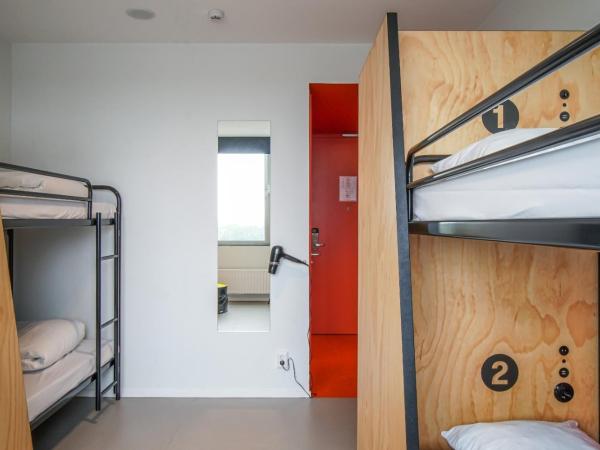 Via Amsterdam : photo 6 de la chambre chambre quadruple avec salle de bains privative