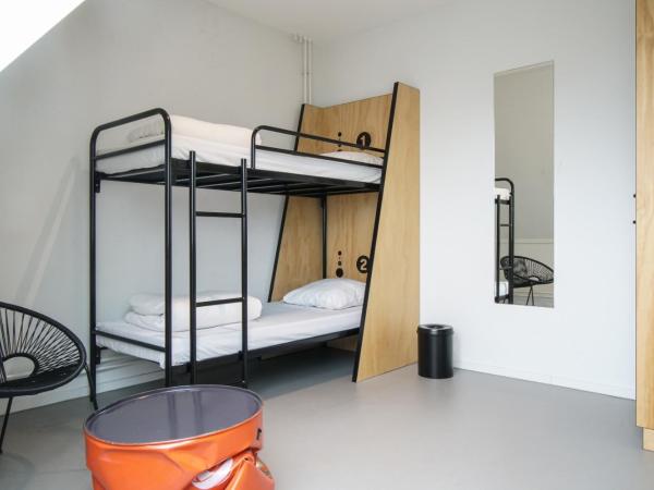 Via Amsterdam : photo 5 de la chambre chambre quadruple avec salle de bains privative
