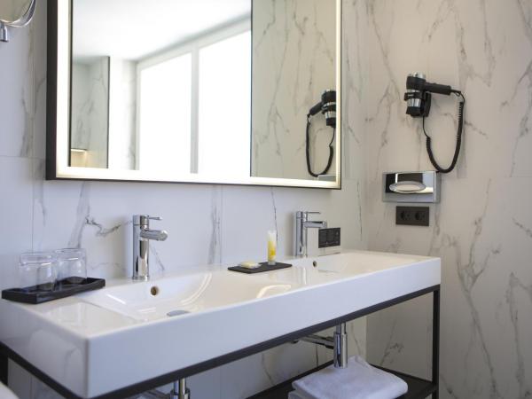 Riu Plaza España : photo 7 de la chambre chambre lit king-size supérieure deluxe avec terrasse