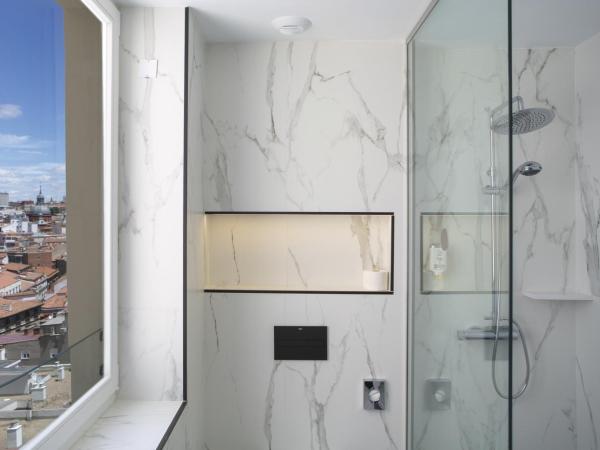 Riu Plaza España : photo 6 de la chambre chambre lit king-size supérieure deluxe avec terrasse