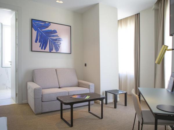 Riu Plaza España : photo 5 de la chambre chambre lit king-size supérieure deluxe avec terrasse