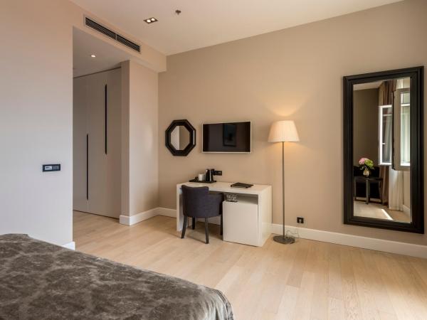 Cornaro Hotel : photo 3 de la chambre chambre lit king-size deluxe - vue sur ville