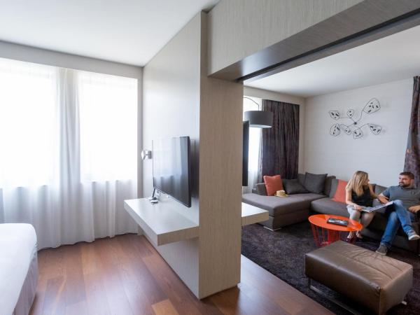 Pullman Toulouse Centre Ramblas : photo 2 de la chambre suite deluxe avec lit king-size