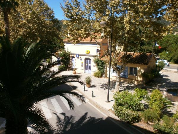 Grand Hotel Moriaz : photo 3 de la chambre chambre double - côté route & vue sur colline