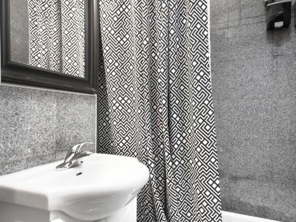 Hotel 309 : photo 10 de la chambre chambre Économique avec salle de bains commune