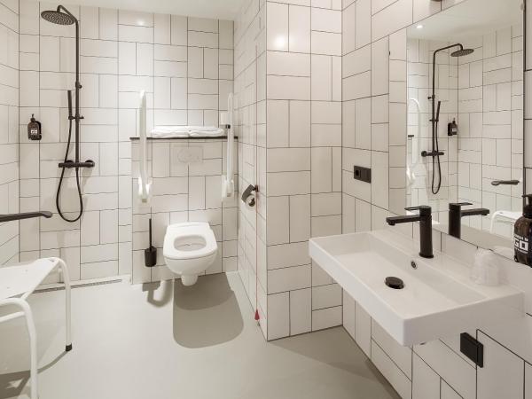 Hotel the Match : photo 3 de la chambre chambre lits jumeaux pour personnes à mobilité réduite