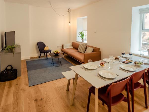 Hotel Isaacs Cork City : photo 1 de la chambre appartement 3 chambres deluxe avec accès par escaliers uniquement