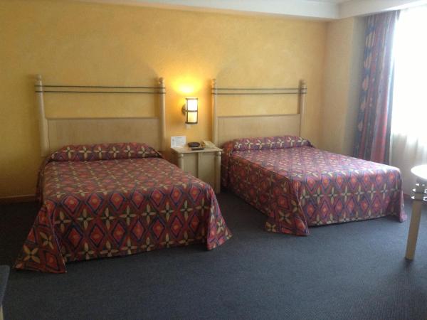 Hotel Sevilla : photo 1 de la chambre chambre double supérieure avec deux lits doubles