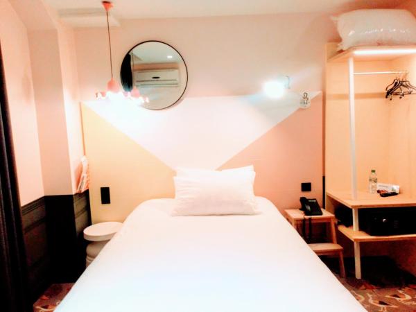 ibis Styles Paris Gare de l'Est TGV : photo 1 de la chambre chambre standard avec 1 lit simple