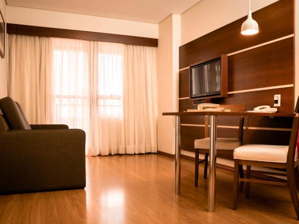 Mercure Curitiba Golden : photo 7 de la chambre chambre supérieure avec 1 lit double et 1 canapé-lit