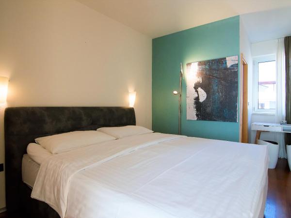 Villa Andrea : photo 6 de la chambre chambre double - vue sur jardin