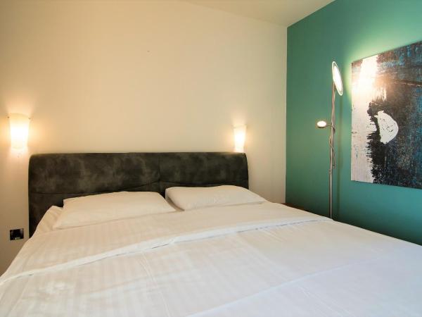 Villa Andrea : photo 2 de la chambre chambre double - vue sur jardin