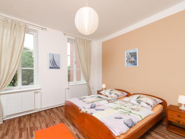 Pension Ibérica : photo 6 de la chambre appartement avec jardin