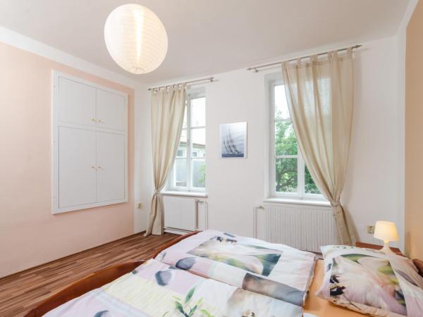 Pension Ibérica : photo 10 de la chambre appartement avec jardin