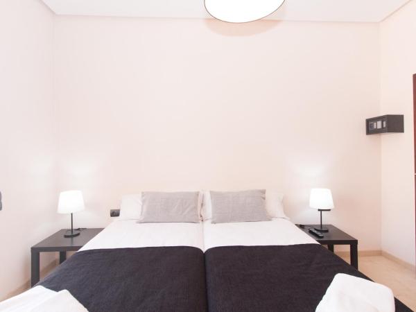 Bet Apartments - Canovas rooms : photo 6 de la chambre chambre lits jumeaux