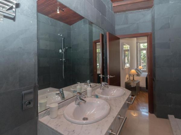 Bet Apartments - Canovas rooms : photo 7 de la chambre chambre double avec balcon