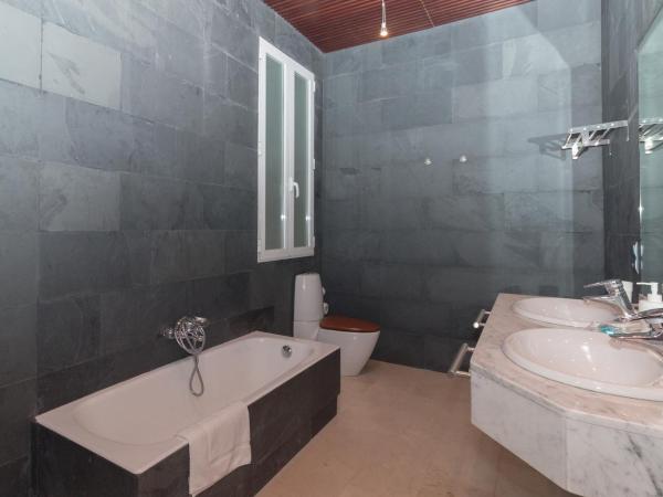 Bet Apartments - Canovas rooms : photo 9 de la chambre chambre double avec balcon