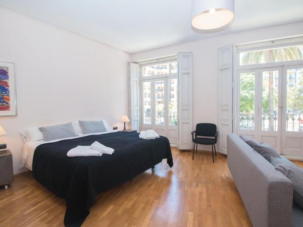 Bet Apartments - Canovas rooms : photo 2 de la chambre chambre double avec balcon