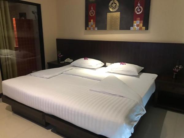 The LD Pattaya Hotel : photo 5 de la chambre chambre double ou lits jumeaux standard avec balcon