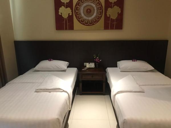 The LD Pattaya Hotel : photo 4 de la chambre chambre double ou lits jumeaux standard avec balcon