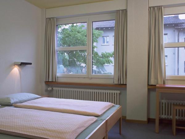 Zurich Youth Hostel : photo 7 de la chambre chambre double avec salle de bains privative