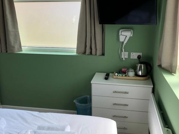 WiseStay : photo 8 de la chambre chambre double avec salle de bains privative