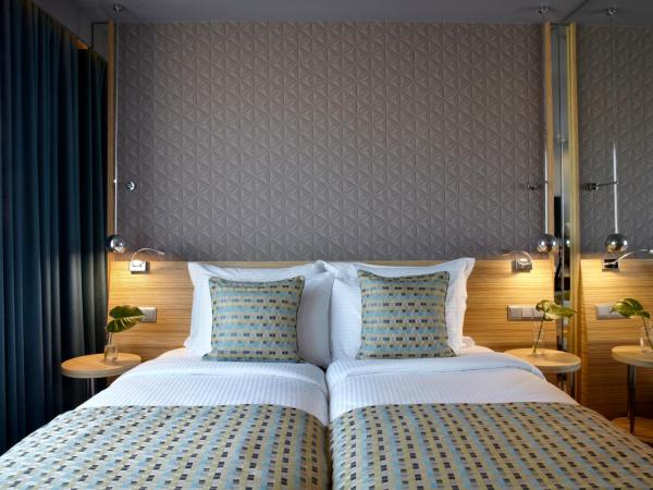 Wyndham Grand Athens : photo 8 de la chambre chambre lits jumeaux standard - vue sur ville