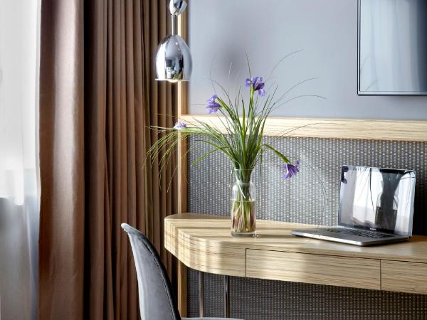 Wyndham Grand Athens : photo 5 de la chambre lits jumeaux standard - vue sur atrium
